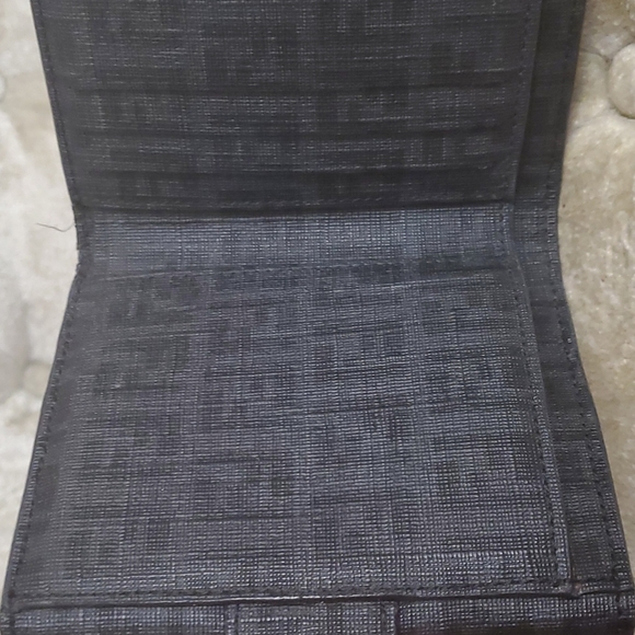 Authentic Fendi zucchino small compact wallet with 6 card slots - Picture 6 of 6